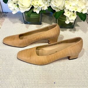 Preowned Salvatore Ferragamo shoes size 5.5 B